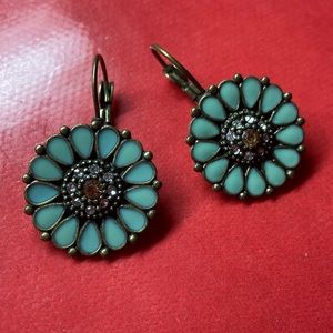 Flower clip on earrings
